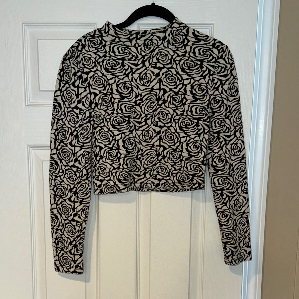 Divided H&M rose mock neck long sleeve crop top